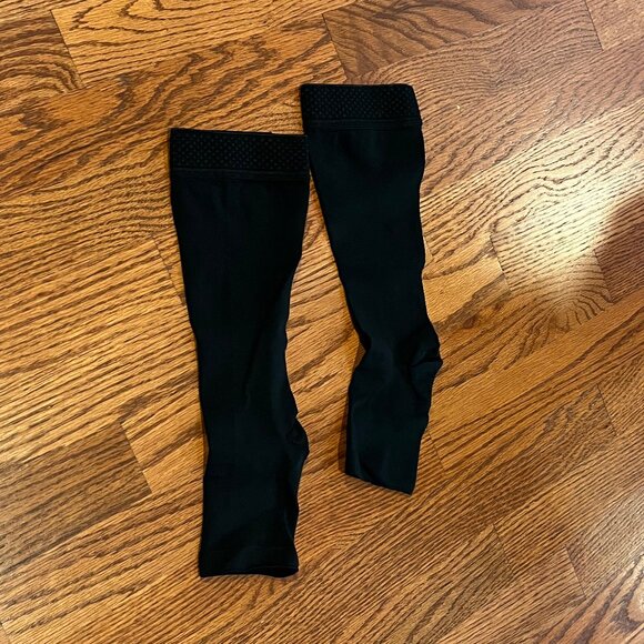 Juzo Soft Knee High, 20-30 mmHg, Silicone Band, Open Toe Compression Socks - Picture 5 of 5